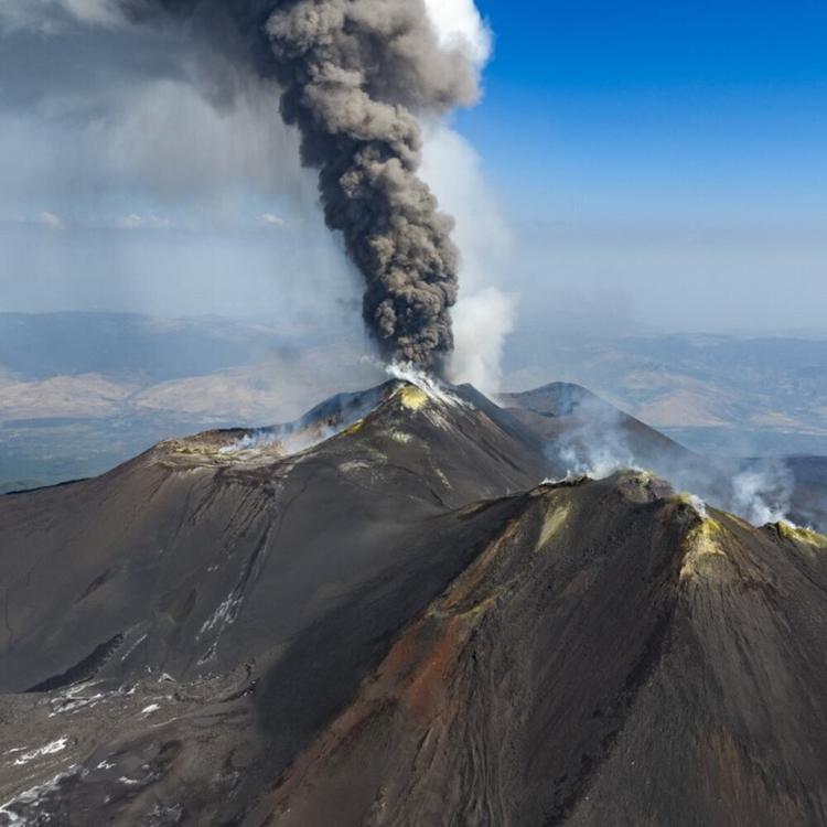 L'Etna non dà tregua. Traffico aereo limitato fino alle 6 di questa mattina