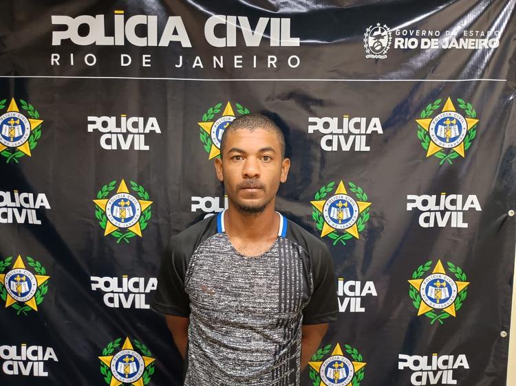 Suspeito de matar o próprio pai e ocultar o corpo em cisterna é preso em São Pedro da Aldeia, no RJ