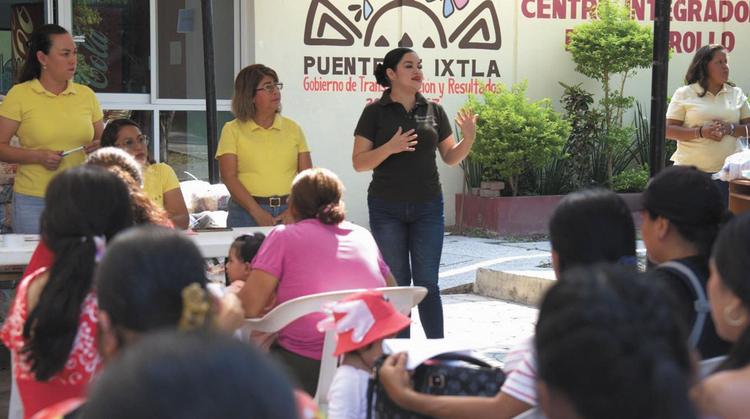 Reparten despensas gratuitas a familias y abuelitos en Puente de Ixtla