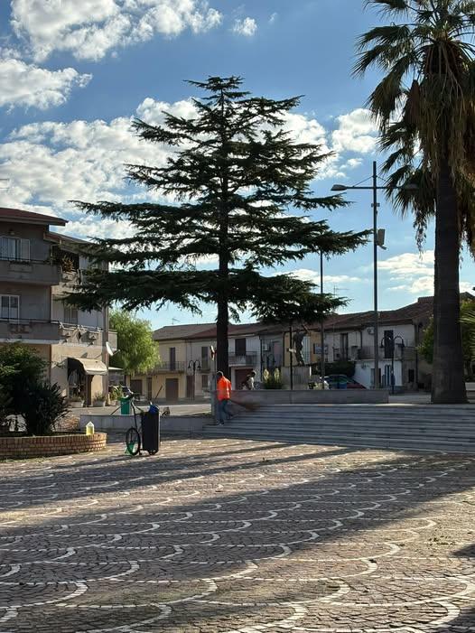 🧹 Curare il territorio come un buon padre di famiglia. 🏡✨ Prendersi cura del nostro paese significa guardare a ogni an...