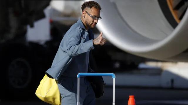 Neymar fará exame para voltar a campo semana que vem, diz Ancelotti