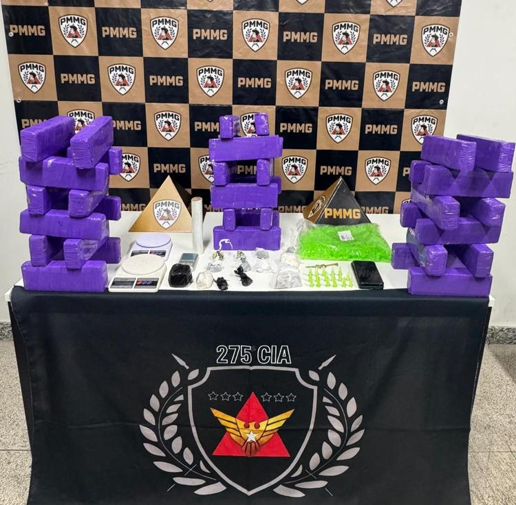 PM apreende 36 barras de maconha em central de distribuição de drogas, em Coronel Fabriciano
