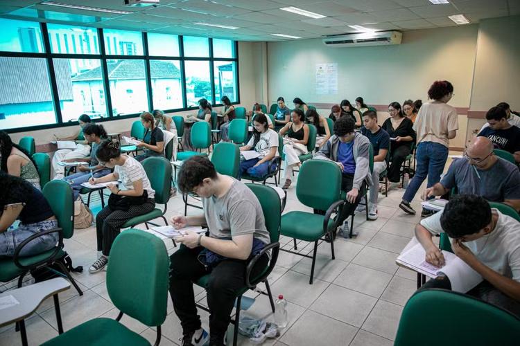 UEA divulga locais e horários das provas do Vestibular e SIS 2026; saiba como conferir