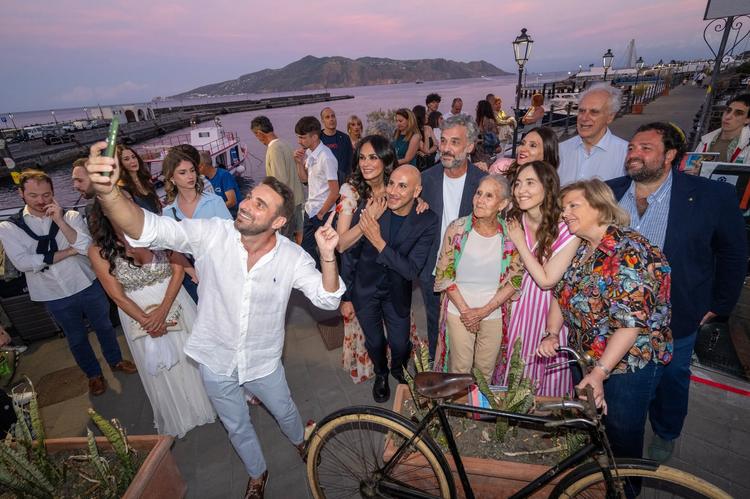 Marefestival Premio Troisi, stasera ospite d’onore Giancarlo Giannini. Il programma con Cristina Capotondi e Corinne Clery