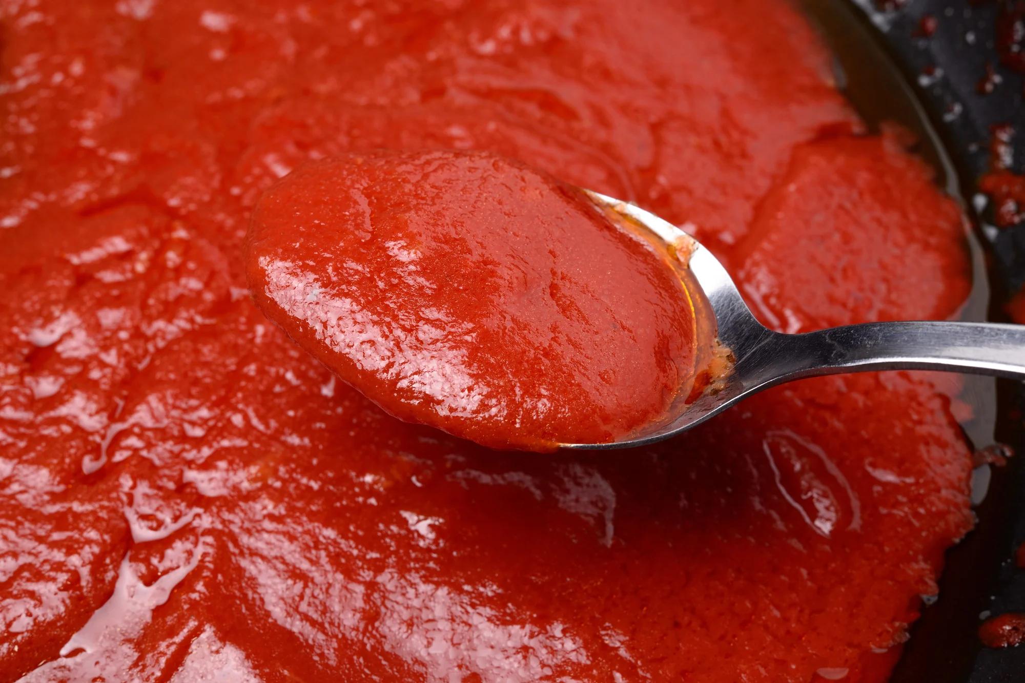 Mensa scolastica a Caggiano: pomodori a km 0 per sostenere le famiglie