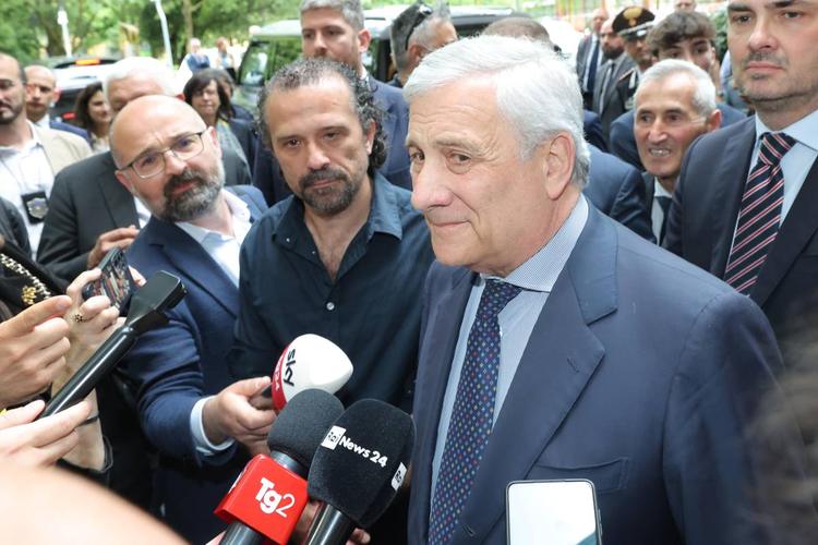 Tajani getta acqua sul fuoco: "Ora niente polemiche"
