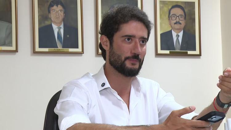 Gabriel Azevedo propõe manter carga tributária e reduzir burocracia para empresas em Minas
