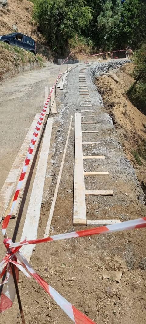 #ComuneGasperina LAVORI STRADA MALIA-LEUZZINI Iniziati i lavori sulla strada interpoderale Malia-Leuzzini, finanziati da...