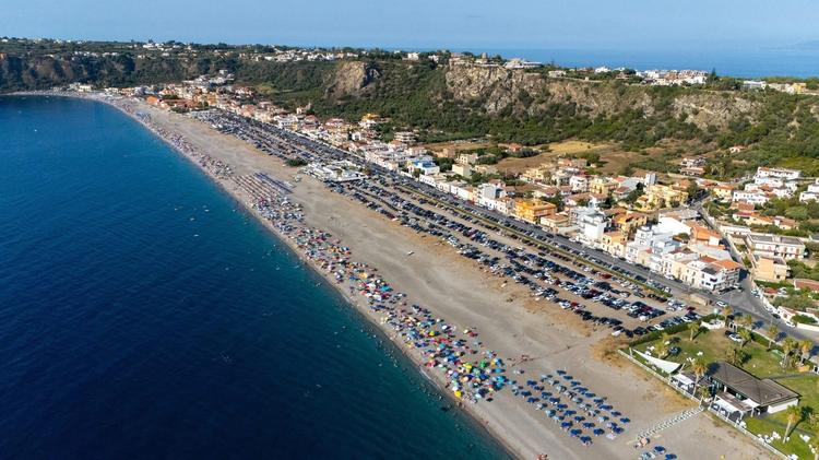 Estate a Milazzo, limite di 20 KM/h nel terrapieno del Tono. La prossima settimana il brecciolino anti-polvere