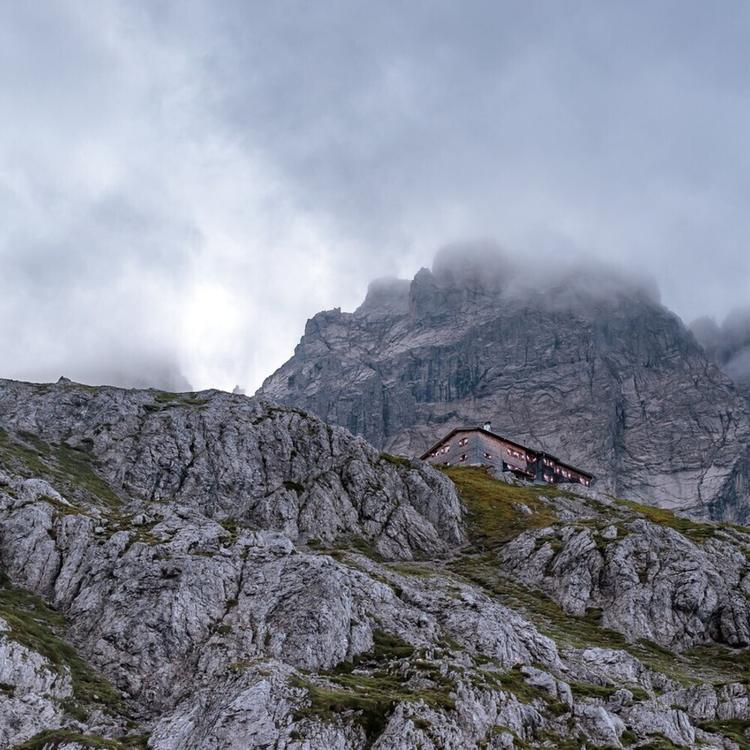 Montagne sempre meno sicure, l'alpinista Kilian Jornet: "Il caldo sta cambiando l'alpinismo"