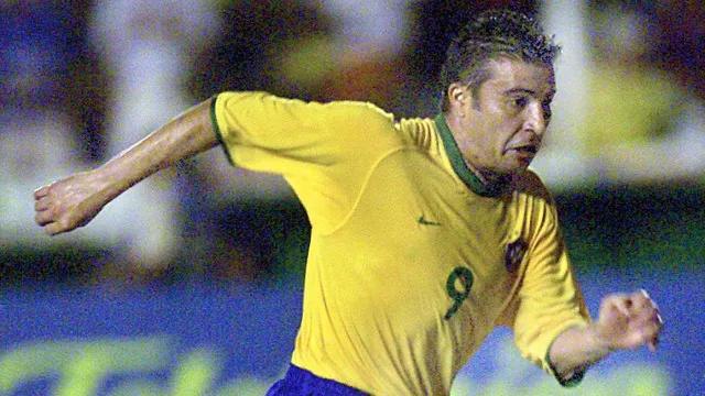 Luizão, pentacampeão em 2002, é investigado por suposta violência doméstica em SP