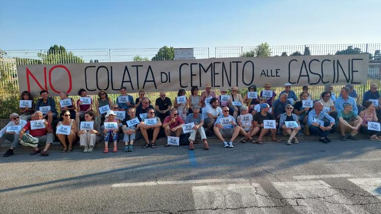 Area ex Ogr a Firenze, catena umana contro ‘colata di cemento’