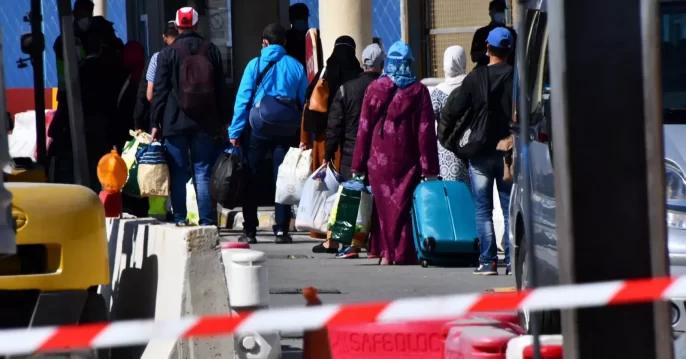 صعوبات الإقامة وتراجع آمال اللجوء تدفع أكثر من 150 مغربيا لمغادرة سبتة المحتلة