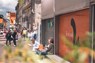 Talk, laboratori e performance. Quando l'economia scende in piazza