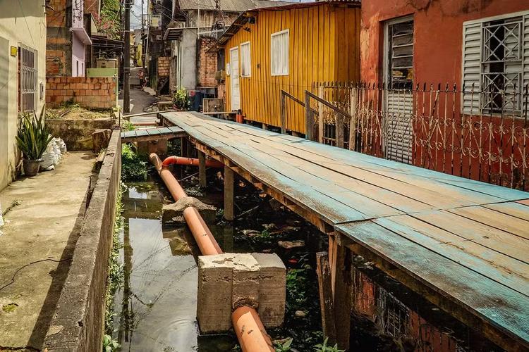 Do acesso à água à recuperação dos igarapés: o passado e o futuro do saneamento em Manaus