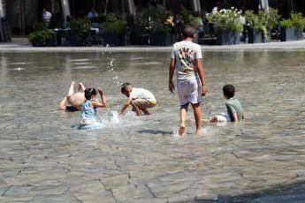 Caldo record e rischi per la salute, Pregliasco: "Afa senza tregua, lo stress termico non si recupera"