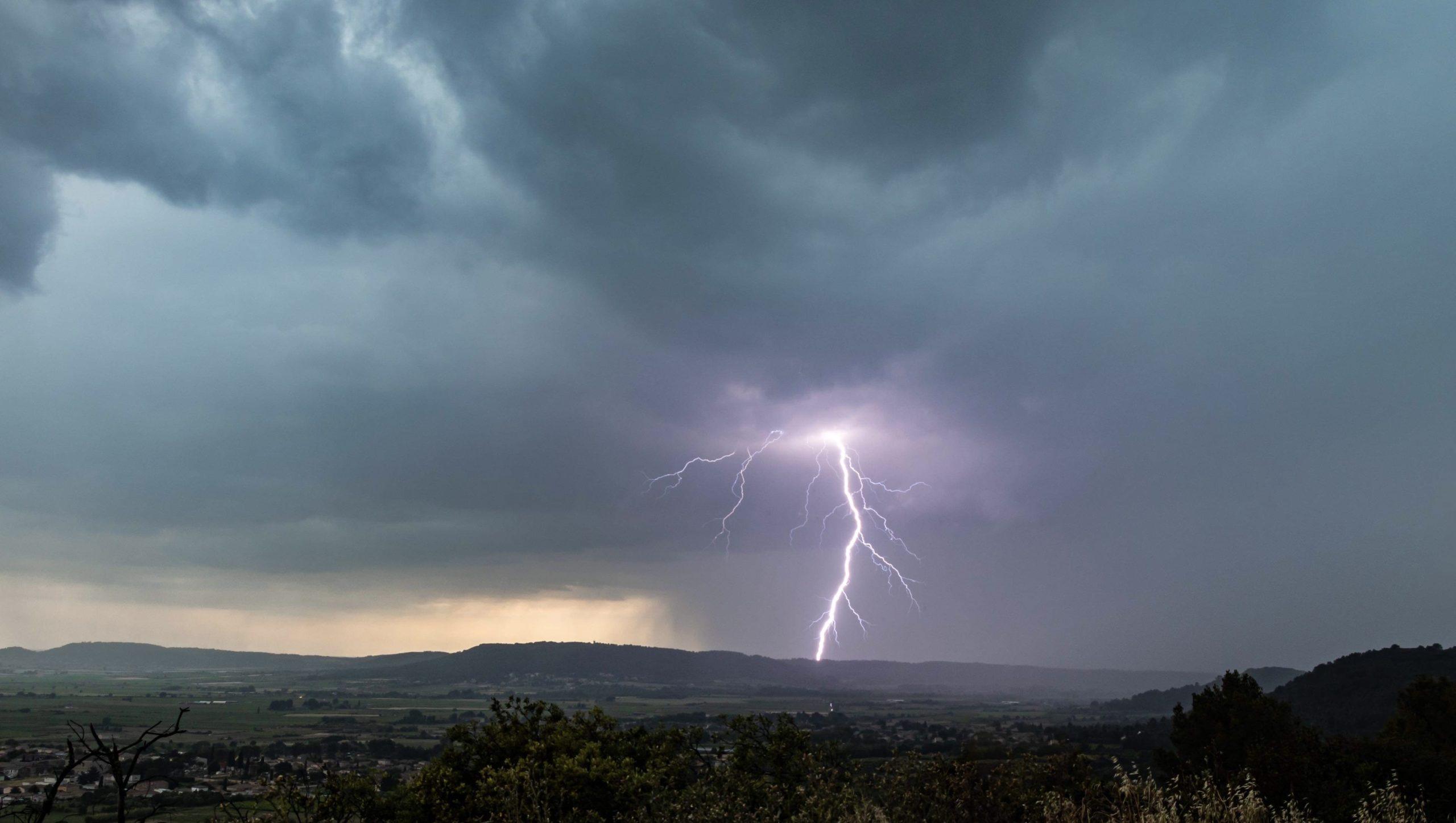 Météo : découvrez les magnifiques clichés de l’orage capturés dans le Gard
