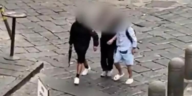 Fermato il pistolero di Napoli, girava per strada a Montesanto puntando un Kalashnikov