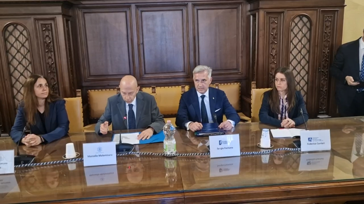 Bari, successo per la mostra “La forma e la fiducia”