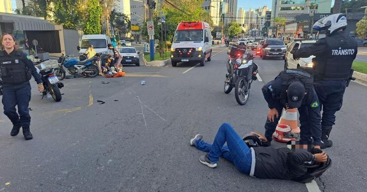 Colisão frontal entre motos deixa dois homens feridos em Balneário Camboriú