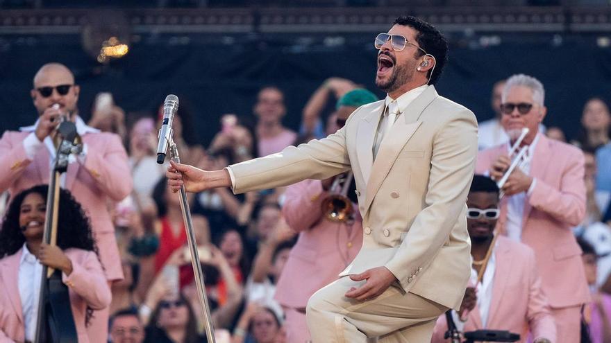 Bad Bunny desata la fiebre y el orgullo latino en una noche para la historia en Barcelona