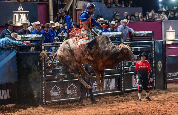 Competidor do MS lidera 2º round da montaria em touros em Americana com 87,50