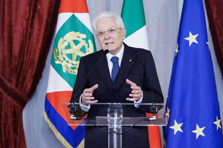 Elogio di Mattarella agli infermieri. E bacchetta i No Vax