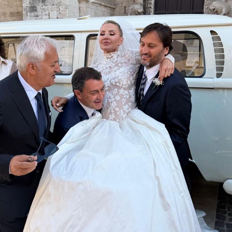 Le nozze di Nathaly Caldonazzo nella basilica di Bari
