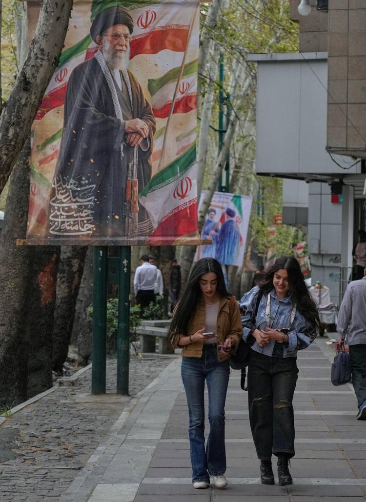 "Conflitto chiuso entro aprile". Satelliti cinesi contro le basi Usa