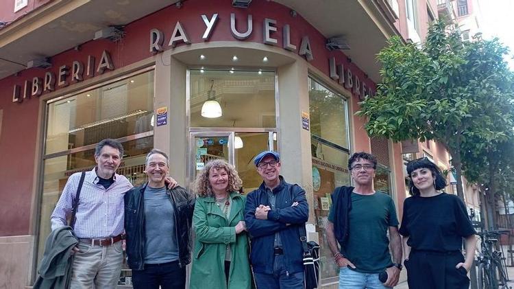Tertulianos de la Librería Rayuela: un cuarto de siglo de pasión por los libros en la calle Cárcer de Málaga