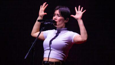 Mitski sobre a letra ‘6-7’ de ‘Rules’: ‘Não fiz isso de propósito’