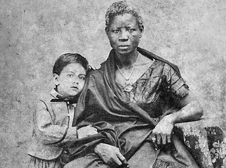Augusto Gomes Leal e a ama-de-leite Mônica em foto feita em Recife/PE, em 1860: retrato do século 19 se repete com empregadas domésticas nas cozinhas do século 21 (Foto: João Ferreira Villela / Fundação Joaquim Nabuco - 1860)