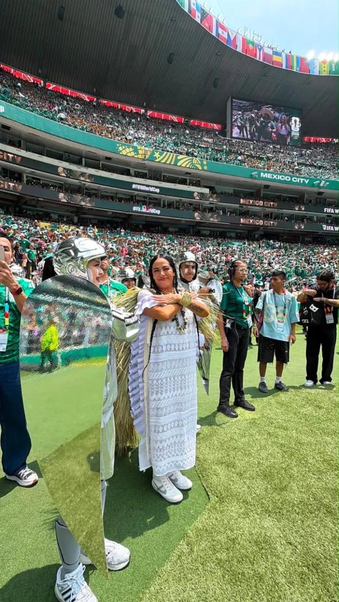 Vestido chiapaneco brilló en la ceremonia del Mundial