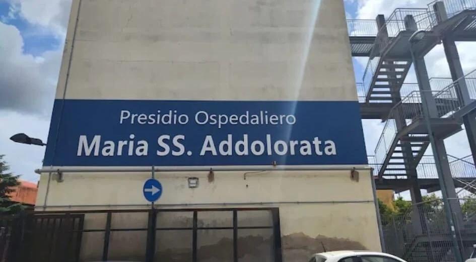 Dimesso in camice dall’ospedale di Eboli: sdegno per un sessantenne