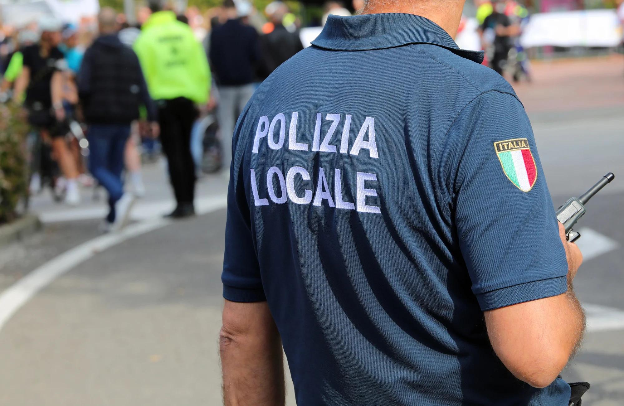Salerno, spaccio al parco giochi del Trincerone: blitz della Polizia Locale, tre minorenni nei guai