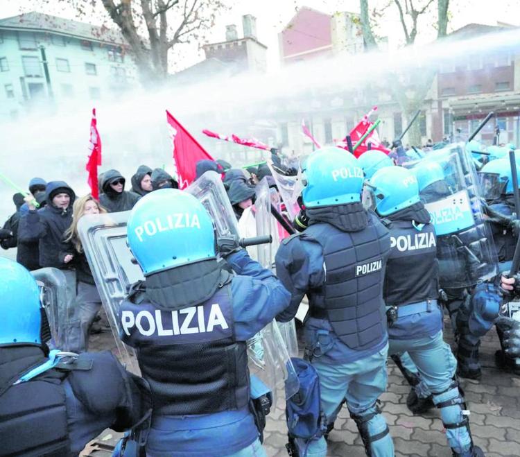 Pro Pal e centri sociali contro Remigration, la città trattiene il fiato