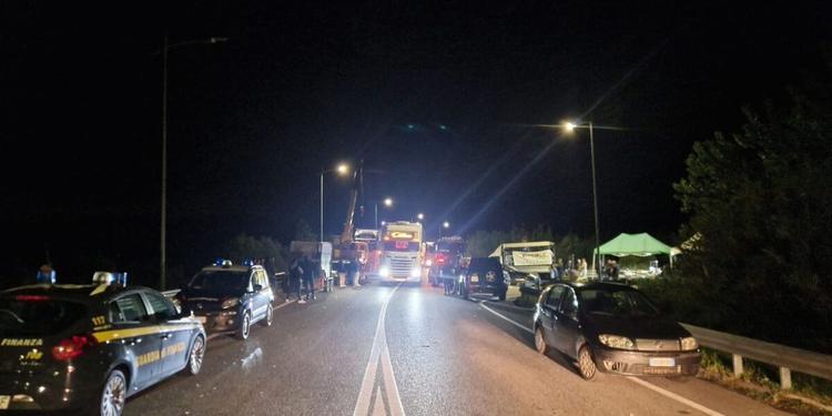 Fedralog sospende il blocco e i supermercati respirano. Ma in Calabria la protesta continua a Vazzano e nel Cosentino, studenti vibonesi a Sant'Onofrio