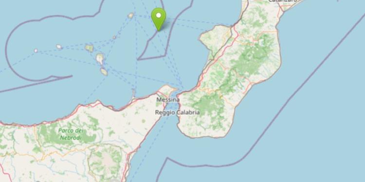 Scossa di terremoto di magnitudo 4.7 nel Tirreno tra Calabria ed Eolie: ipocentro a oltre 200 km di profondità