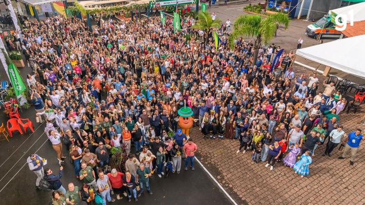 Recorde mundial: Venâncio Aires reúne 1.363 pessoas para a maior mateada do mundo