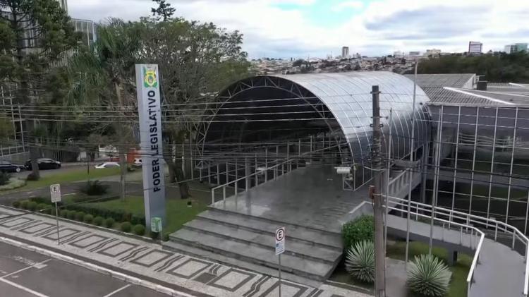 Vereadores do Paraná aprovam criação de vagas de estacionamento exclusivas para advogados