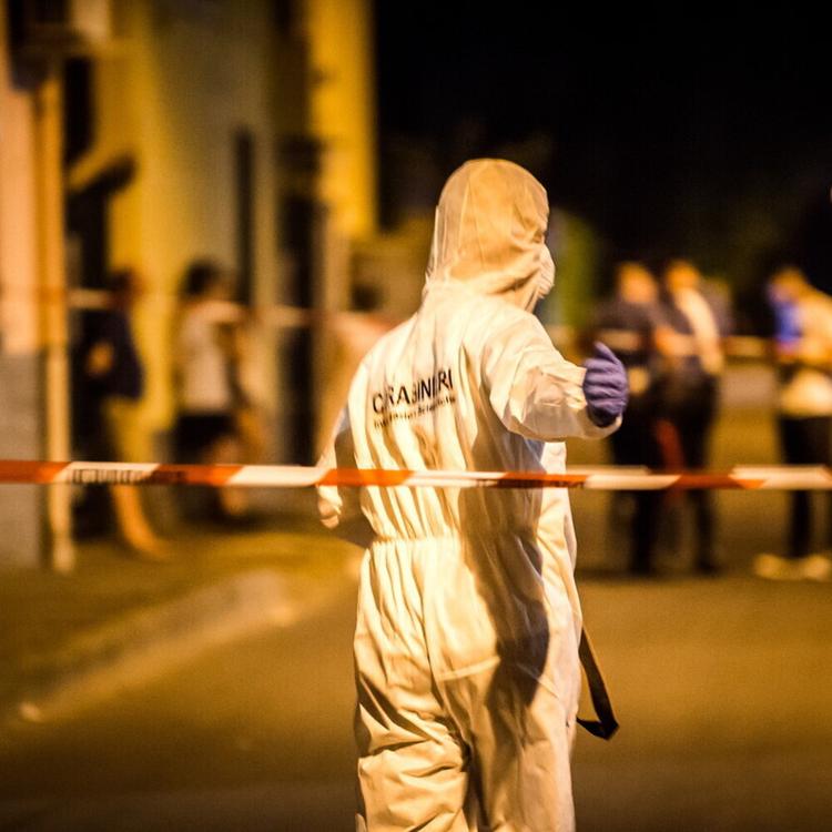 Donna di 45 anni trovata morta in casa a Parma con ferite da coltello