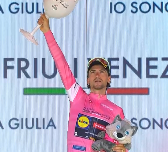 Ciccone si veste di rosa a Cosenza: “Il sogno di una vita, inseguivo questa maglia dal 2016”