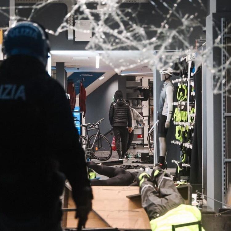 Cortei a Milano, la Procura: "Siher può sviluppare una strategia rivoluzionaria"