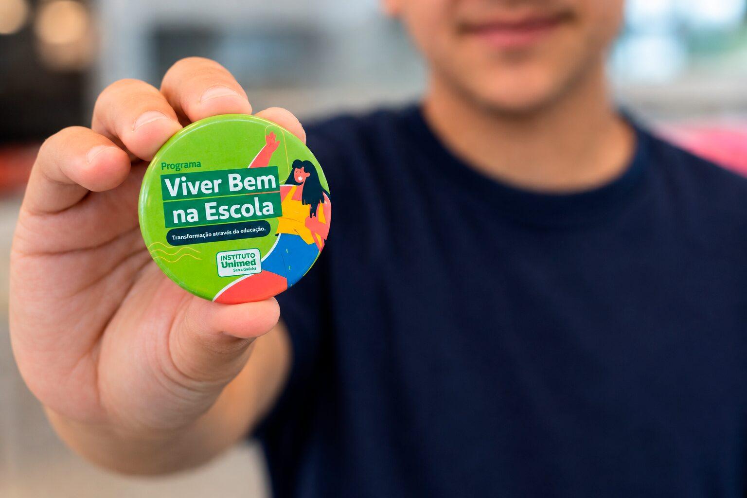 VIVER BEM NA ESCOLA, DA UNIMED SERRA GAÚCHA, LEVA SAÚDE E PREVENÇÃO A 350 ESTUDANTES DE CAXIAS DO SUL