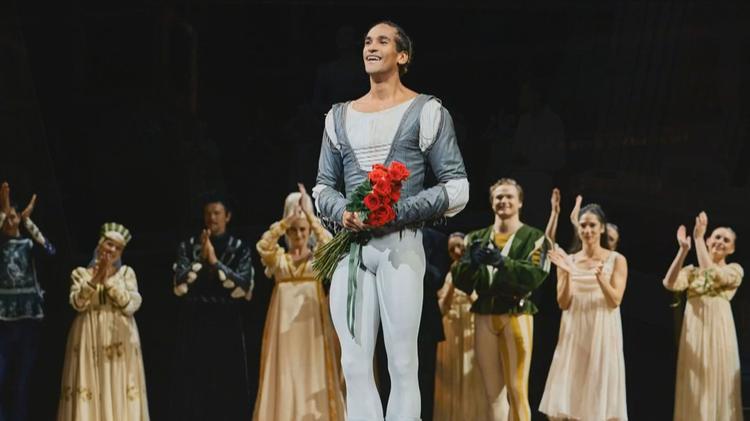 Jovem que cresceu em comunidades do Rio se torna o primeiro bailarino do Australian Ballet