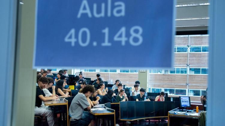 Universitats refuerza los vigilantes para la selectividad por la huelga de profesores