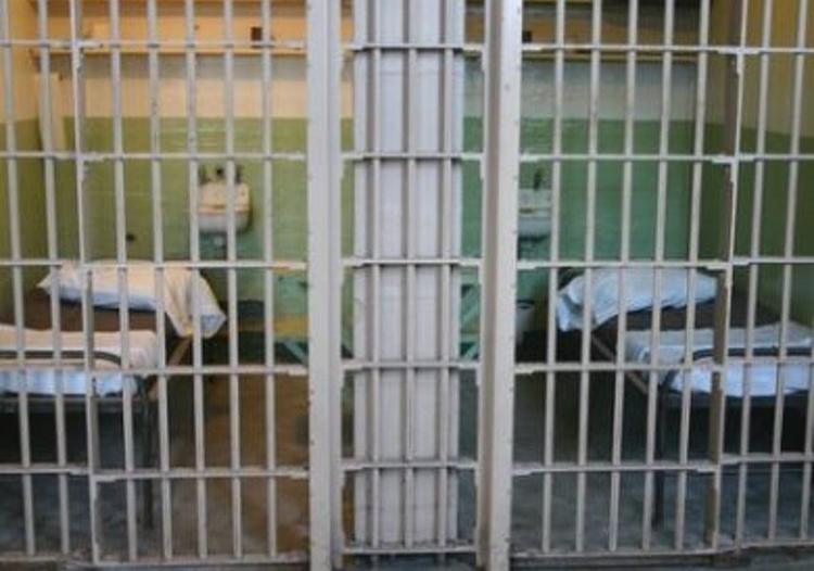 Trapani, ispettore ustionato con olio bollente in carcere: la Uil proclama lo stato di agitazione