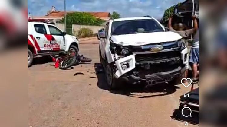 Duas pessoas ficam feridas após batida entre caminhonete e moto em Santarém