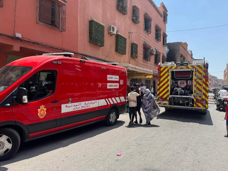 عاجل.. النيران تلتهم محلا لبيع الأحذية البلاستيكية بالجملة بمراكش +صور