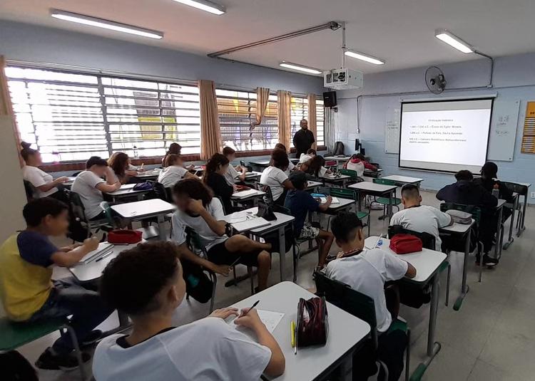 Prefeitura de SP publica edital para terceirizar gestão de três escolas da rede pública